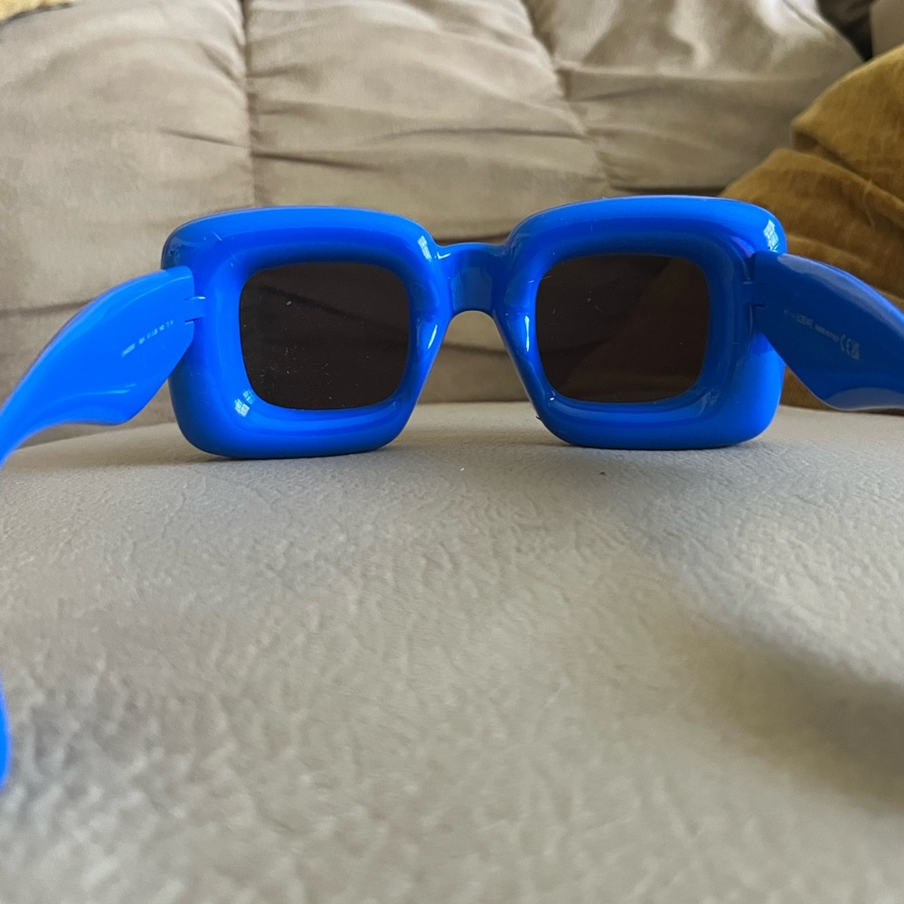 Loewe Inflated rectangular sunglasses. - Picture 8 of 12